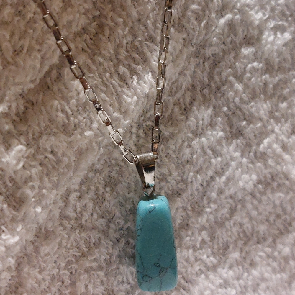 Turquoise Pendant w/necklace